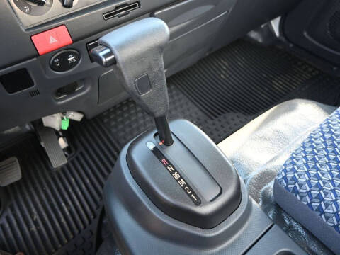 2024 Isuzu NPR HD 1F2