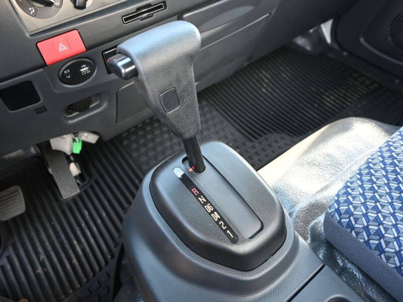 2024 Isuzu NPR HD 1F2