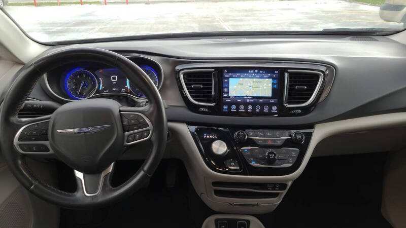 2020 Chrysler Pacifica Touring L