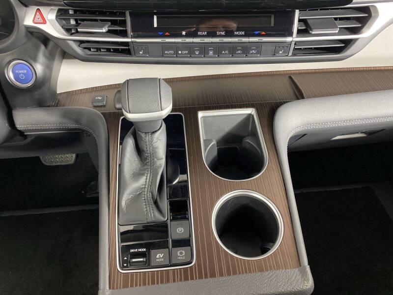 2021 Toyota Sienna XLE photo 18