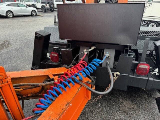 2007 Freightliner M2 106