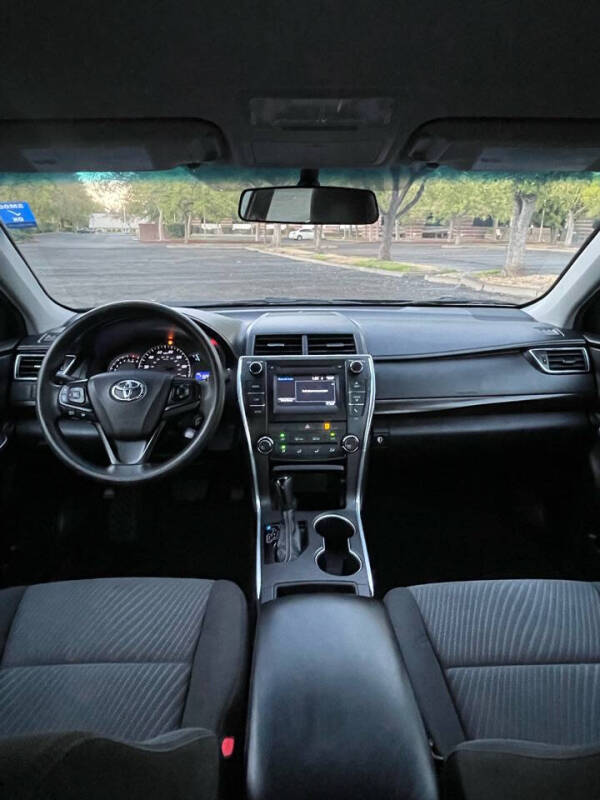 2015 Toyota Camry LE photo 17