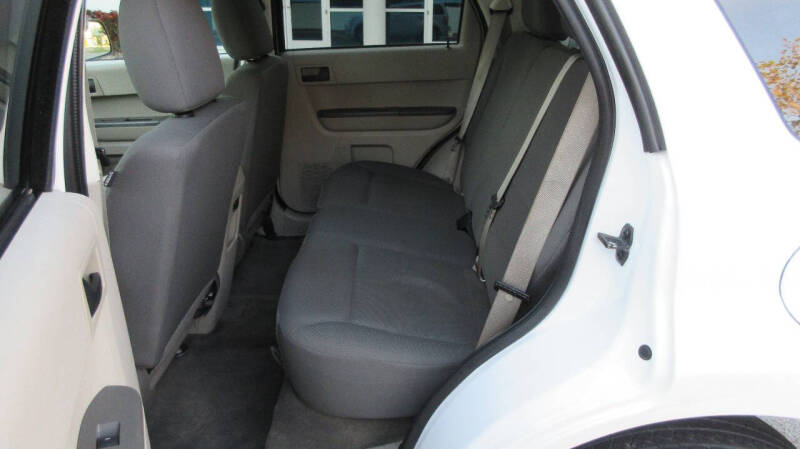 2011 Ford Escape XLS photo 13