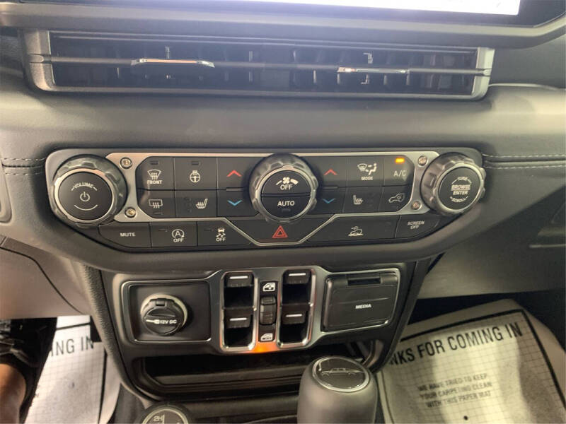 2025 Jeep Gladiator High Tide