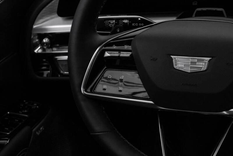 2024 Cadillac LYRIQ Luxury 3