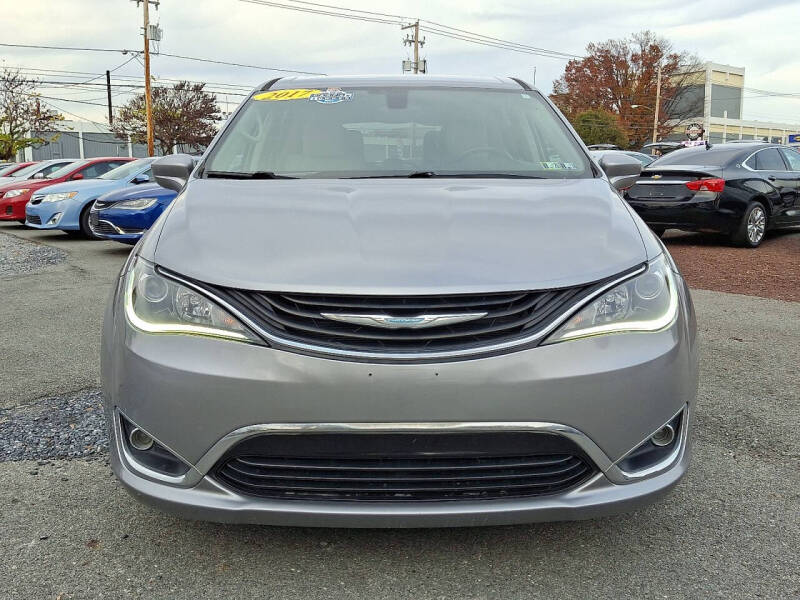 2017 Chrysler Pacifica Hybrid Touring Plus