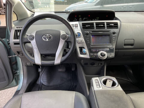 2013 Toyota Prius v Five