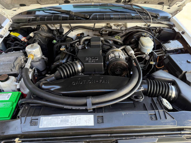 2000 Chevrolet S-10 LS