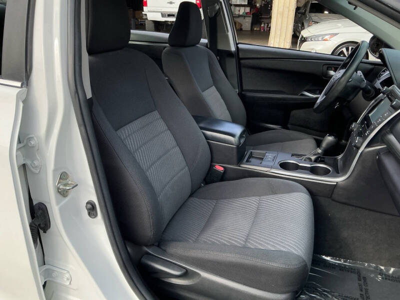 2017 Toyota Camry Hybrid LE