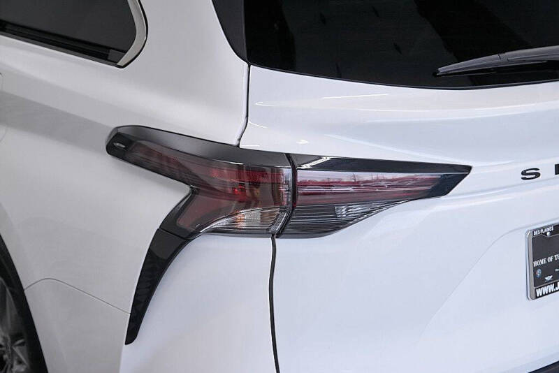 2024 Toyota Sienna LE 8-Passenger