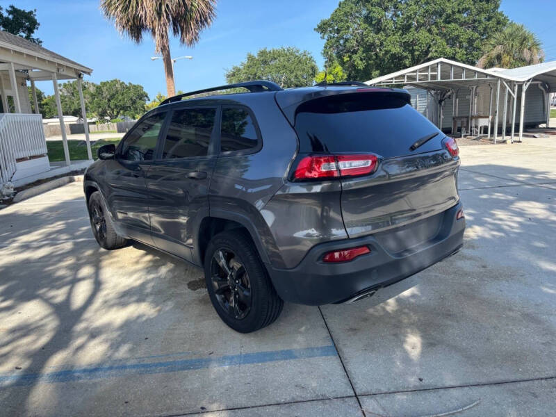 2017 Jeep Cherokee Sport