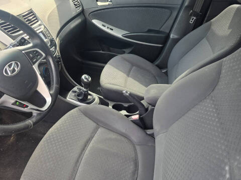 2012 Hyundai Accent SE