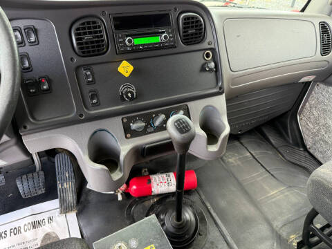 2017 Freightliner M2 106