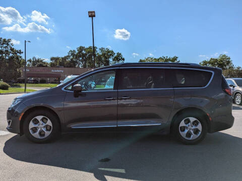 2017 Chrysler Pacifica Touring-L Plus