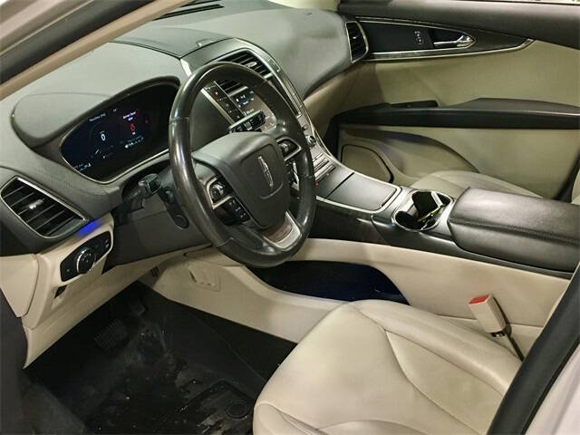 2019 Lincoln Nautilus Select