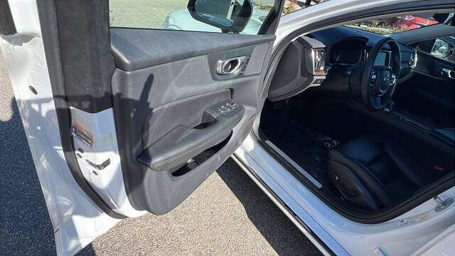 2024 Volvo S60 B5 Plus Dark Theme