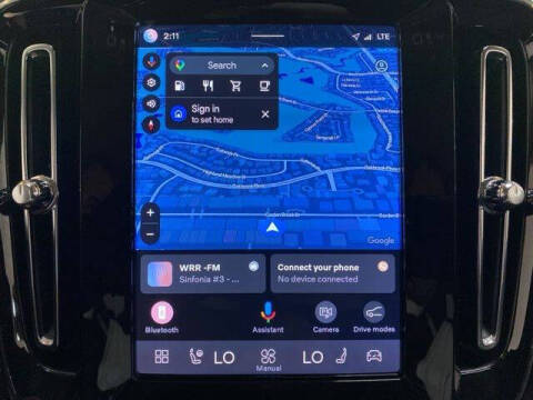2025 Volvo XC40 B5 Core Bright Theme