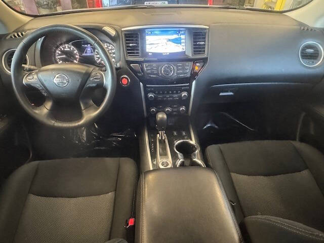 2018 Nissan Pathfinder SV