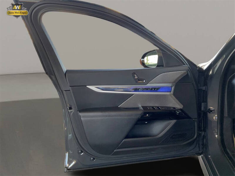 2023 BMW 7 Series 740i