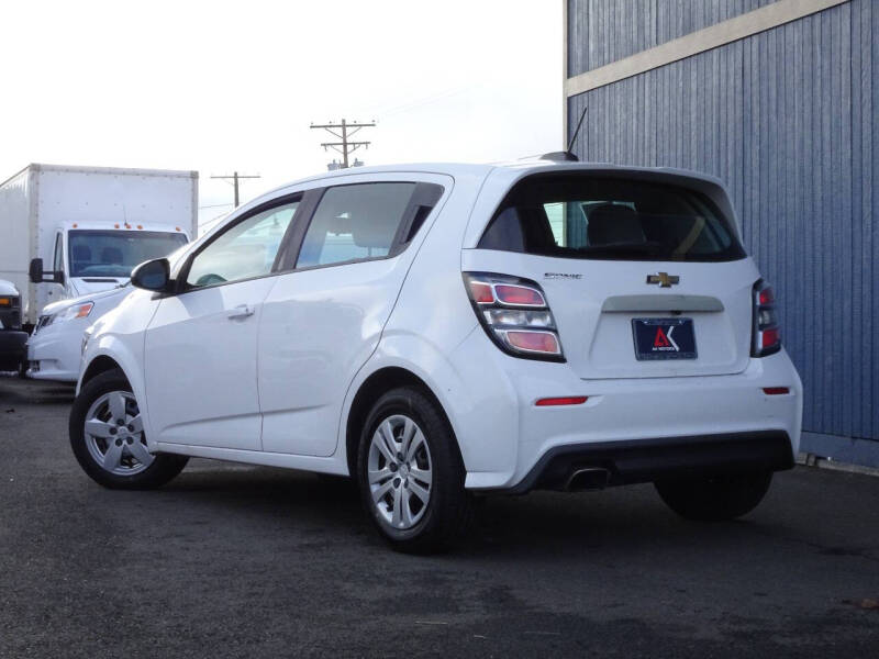 2017 Chevrolet Sonic null photo 10