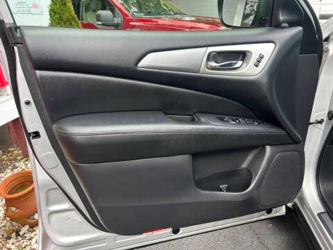 2018 Nissan Pathfinder SL