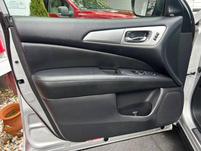 2018 Nissan Pathfinder SL