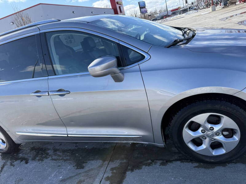 2017 Chrysler Pacifica Touring-L Plus