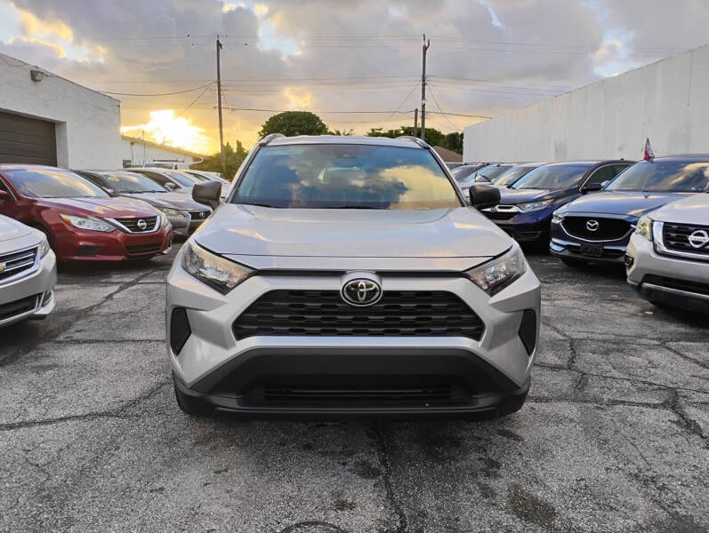 2021 Toyota RAV4 LE's photo