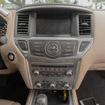 2017 Nissan Pathfinder SL