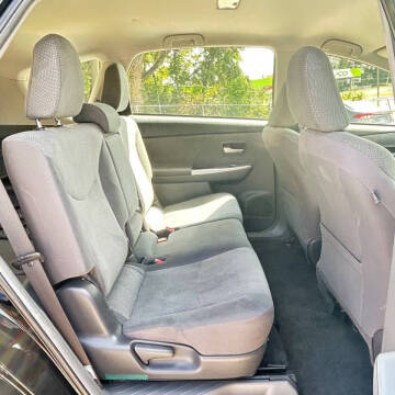 2014 Toyota Prius v Three