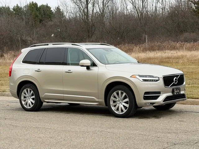 2016 Volvo XC90 T6 Momentum