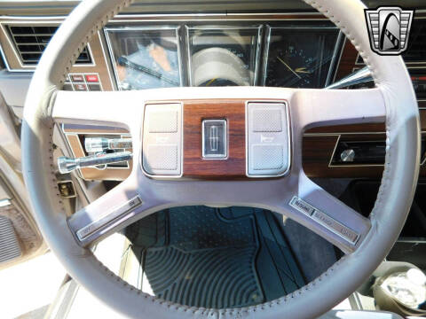 1988 Lincoln Town Car Signature