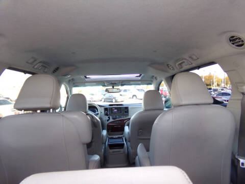 2011 Toyota Sienna XLE 7-Passenger Auto Access Seat