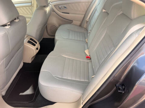 2017 Ford Taurus SE