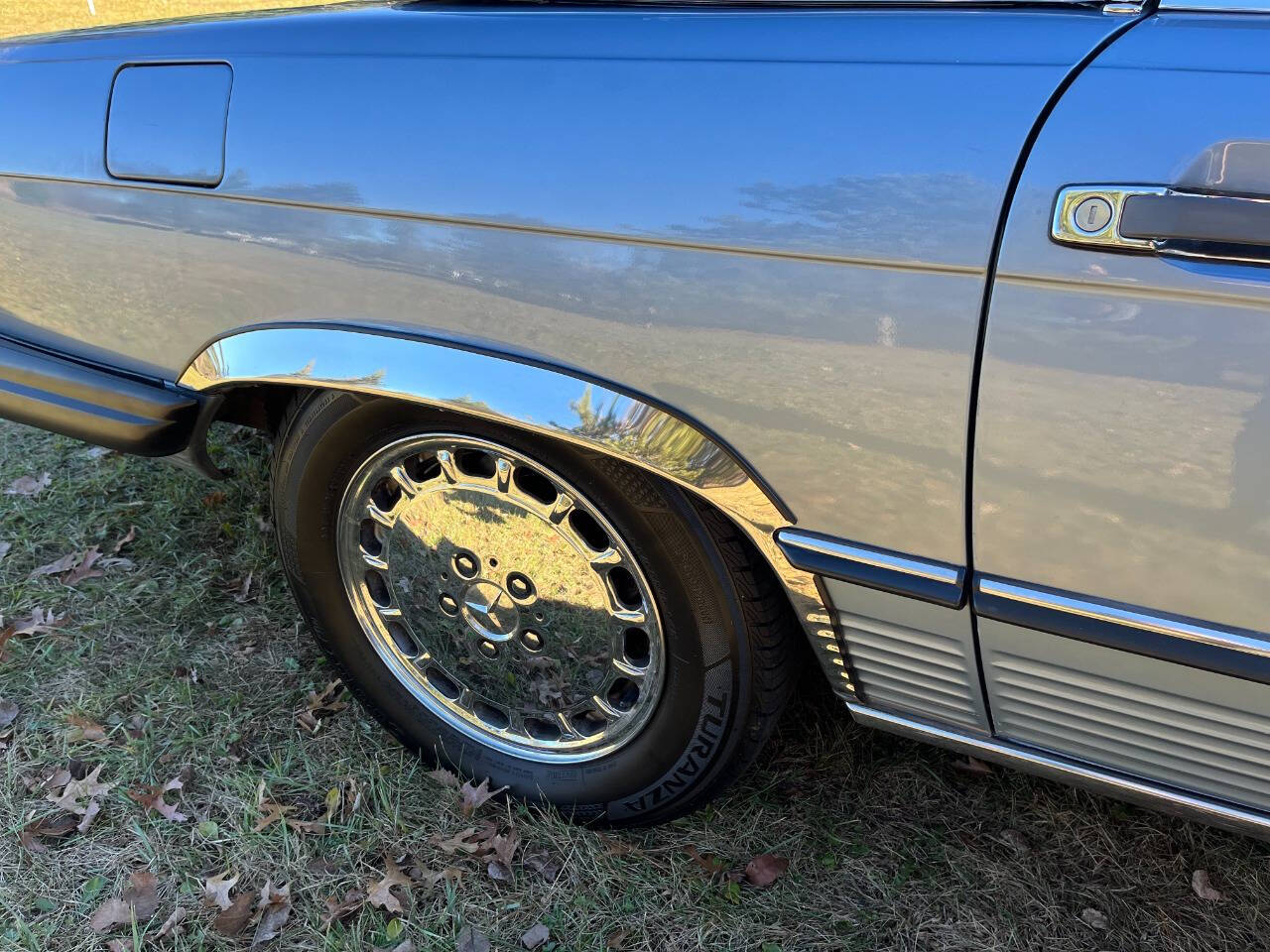 1986 Mercedes-Benz 560-Class 40