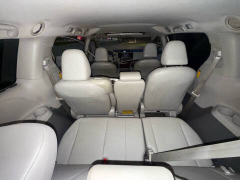 2014 Toyota Sienna XLE 8-Passenger