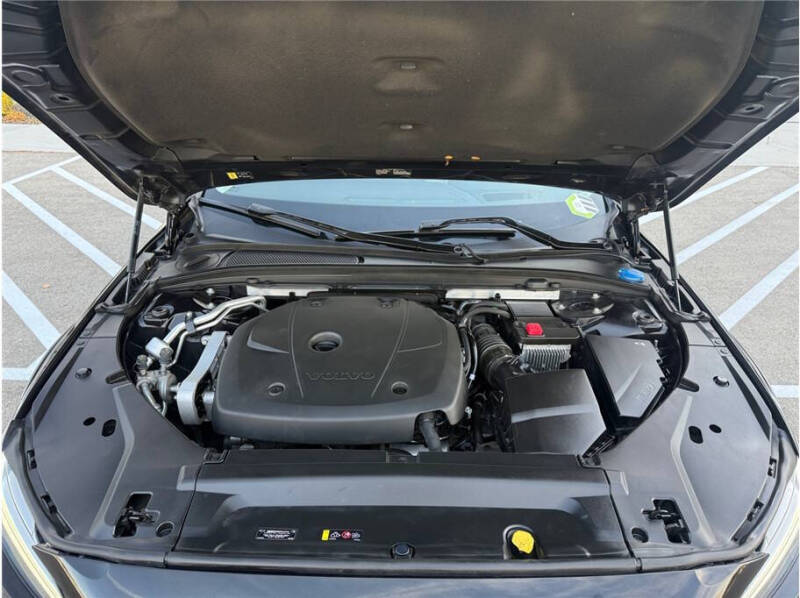 2020 Volvo V90 Cross Country T6