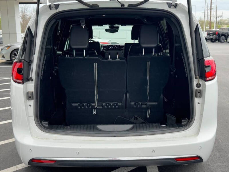 2025 Chrysler Pacifica Select