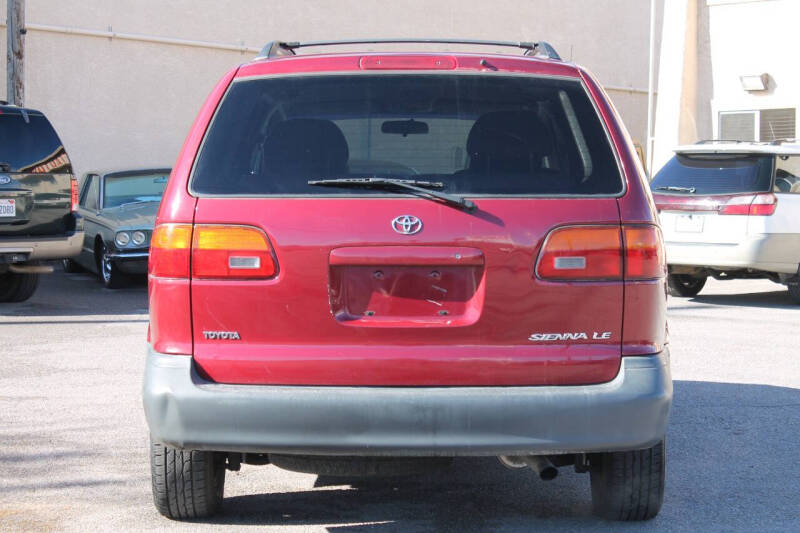 1998 Toyota Sienna LE