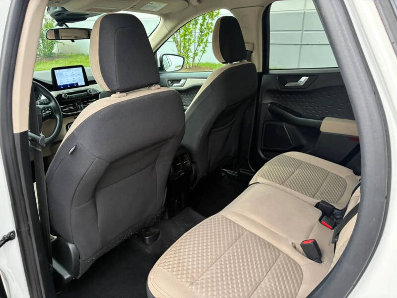 2020 Ford Escape SE