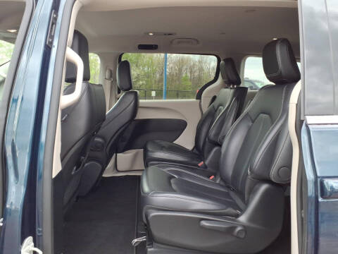 2024 Chrysler Pacifica Plug-In Hybrid Select