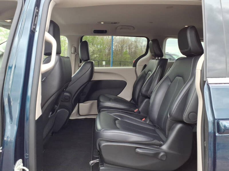 2024 Chrysler Pacifica Plug-In Hybrid Select