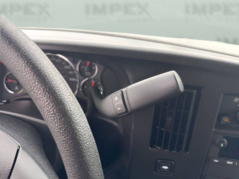 2025 Chevrolet Express LT 3500