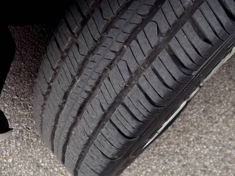 2014 Toyota Yaris 5-Door LE