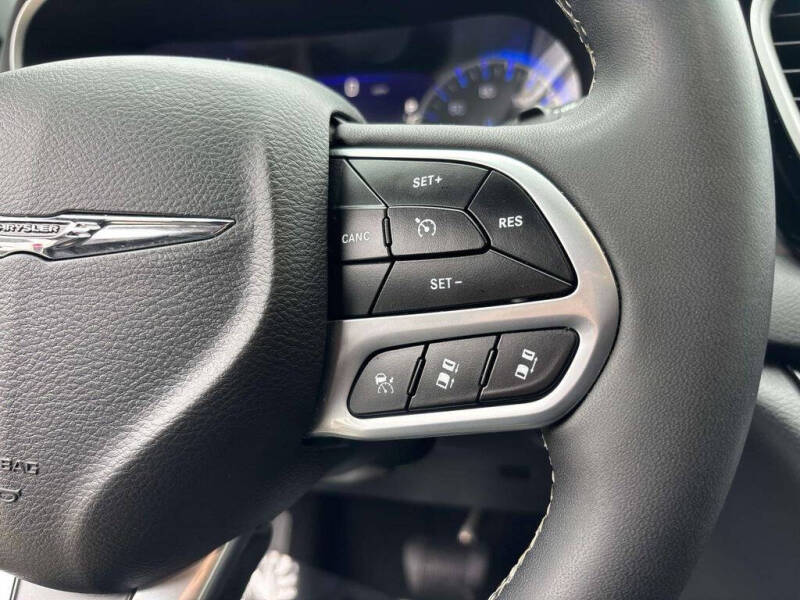 2025 Chrysler Pacifica Select