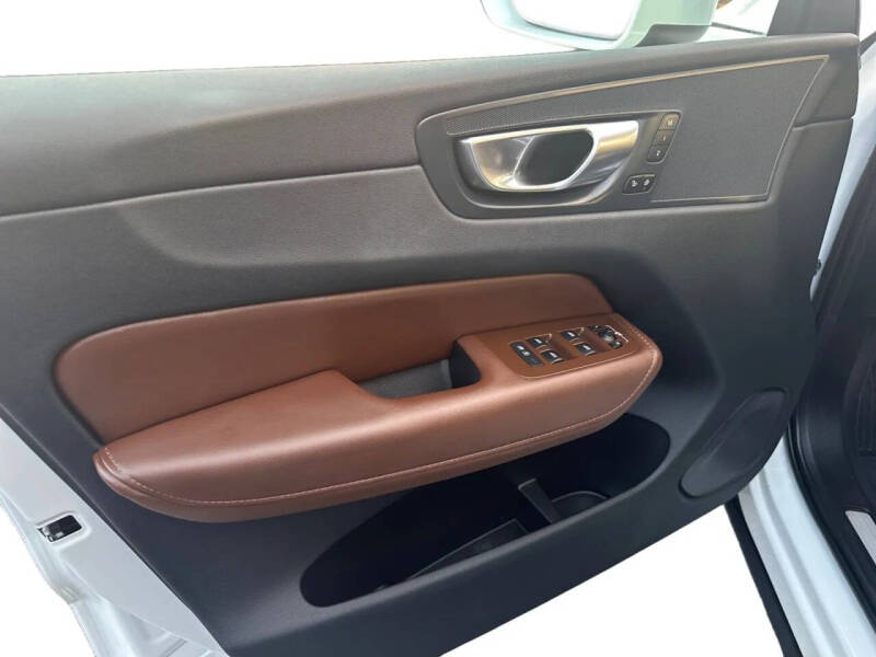 2023 Volvo XC60 B5 Plus Bright Theme