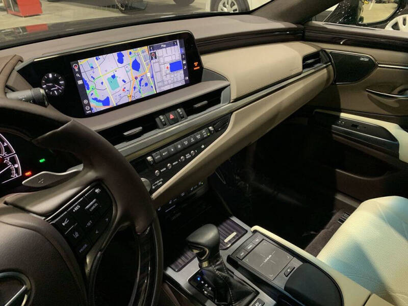 2021 Lexus ES 300h Ultra Luxury
