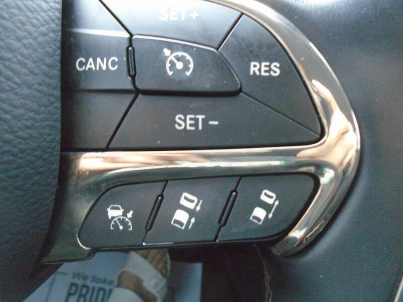 2015 Chrysler 200 C - Photo 16