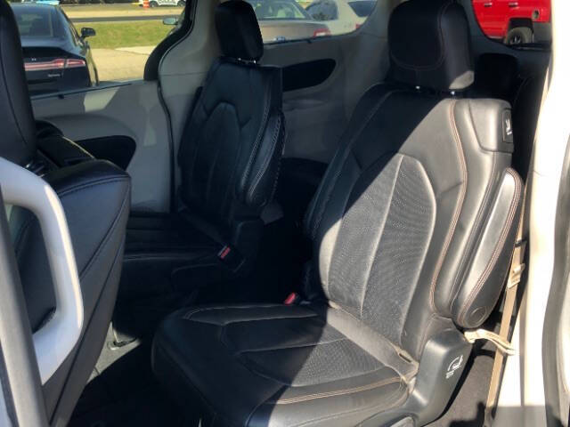 2017 Chrysler Pacifica Touring-L Plus