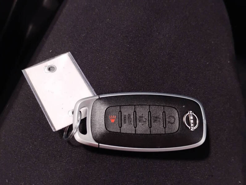 2025 Nissan Versa SR